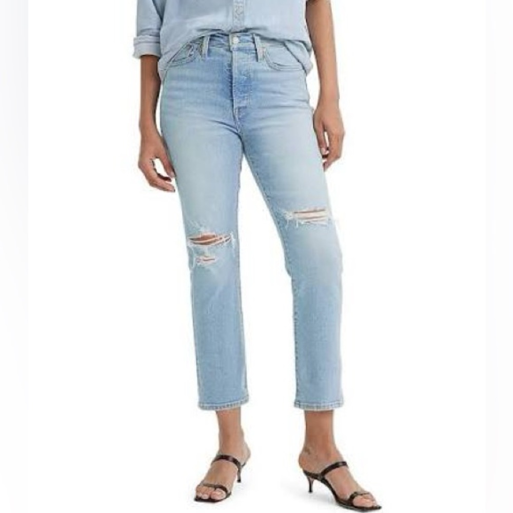 Levi’s Wedgie women’s Light Blue Jeans High Rise Straight Leg Distressed 30